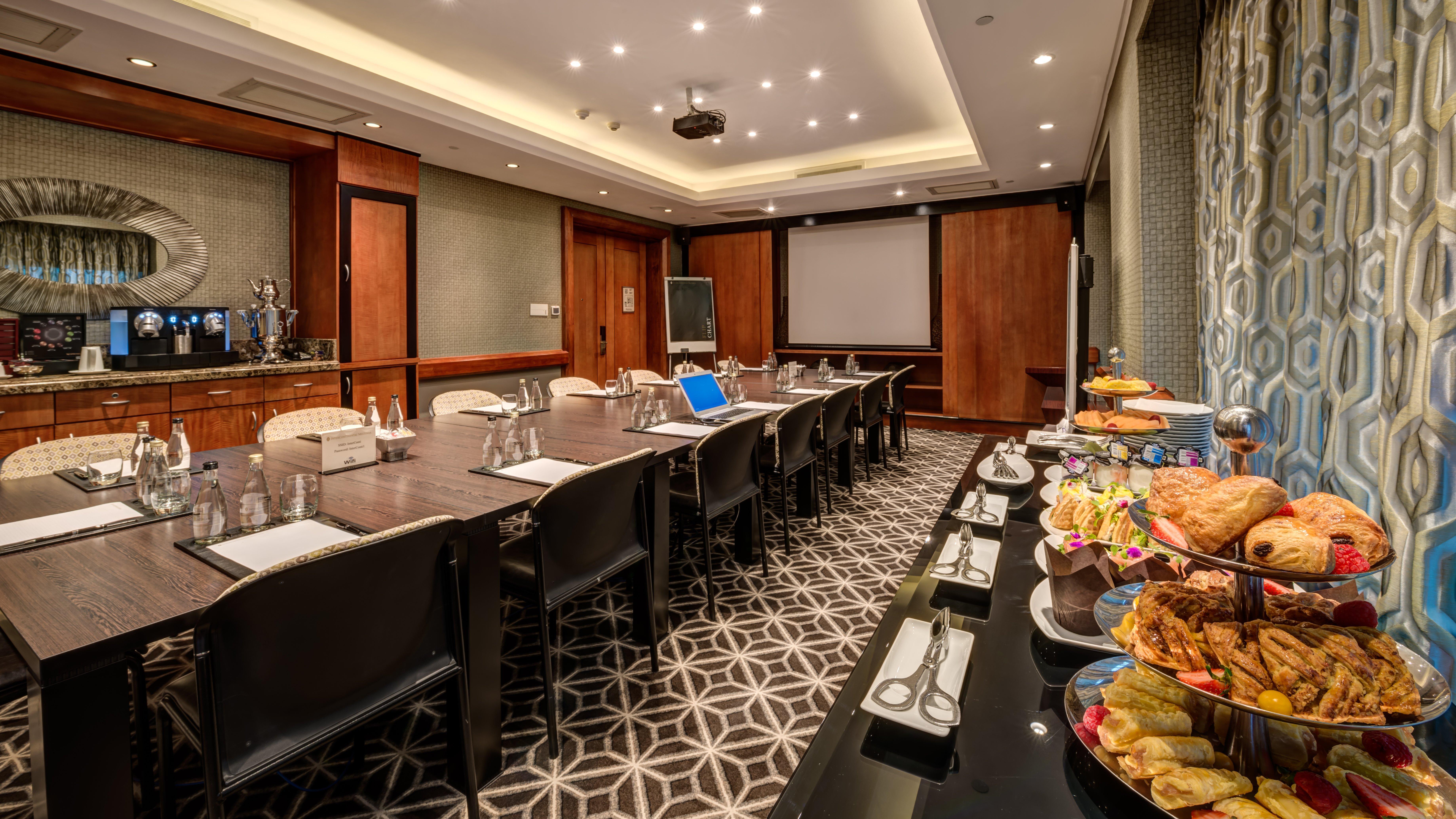 Intercontinental Johannesburg Or Tambo Airport Hotel By Ihg Kempton Park Exterior foto Meeting room at the hotel