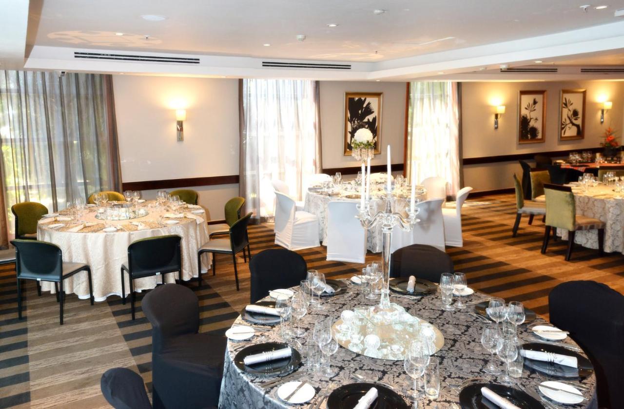 Intercontinental Johannesburg Or Tambo Airport Hotel By Ihg Kempton Park Exterior foto The River Restaurant