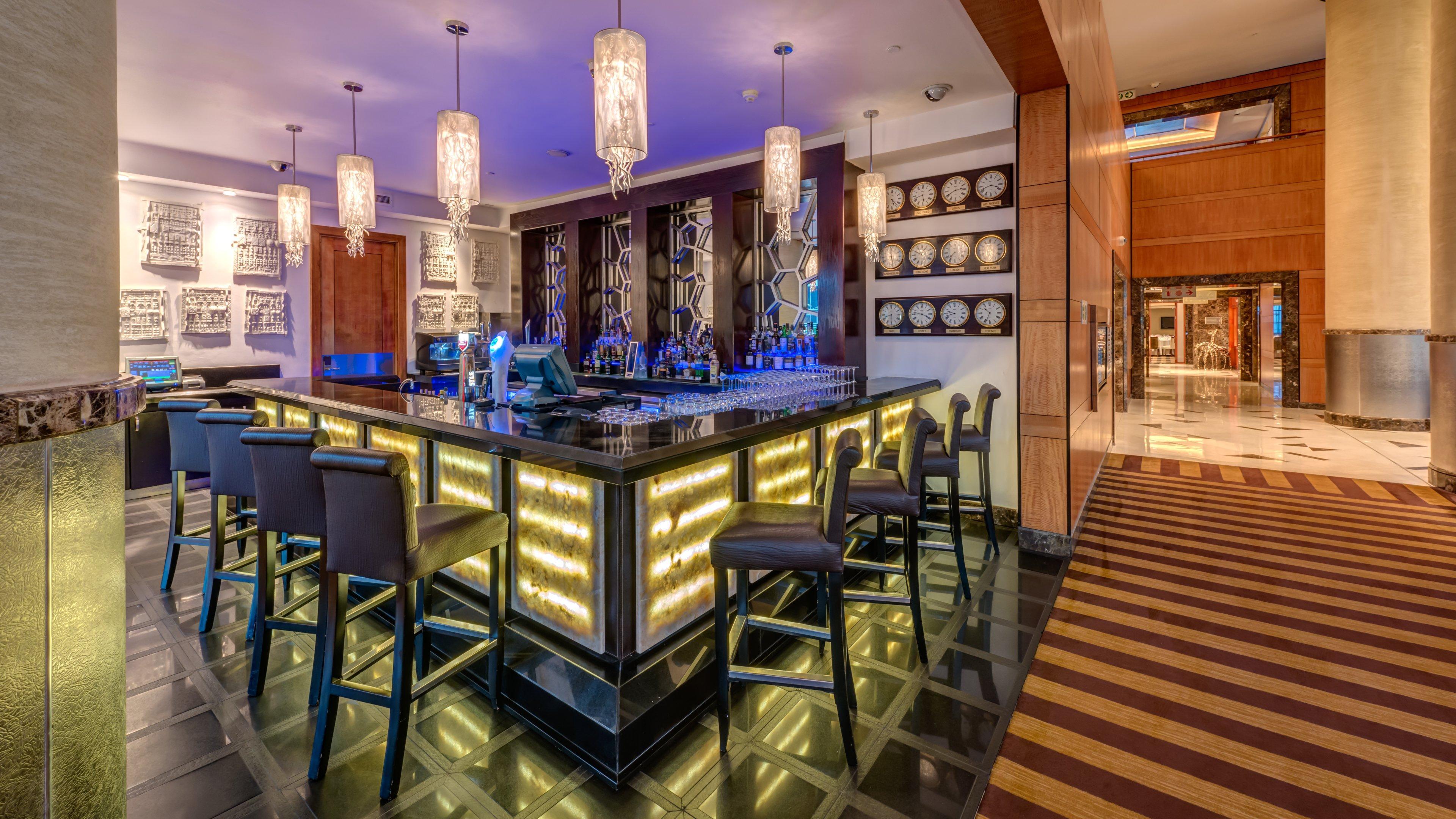 Intercontinental Johannesburg Or Tambo Airport Hotel By Ihg Kempton Park Exterior foto The bar at the hotel